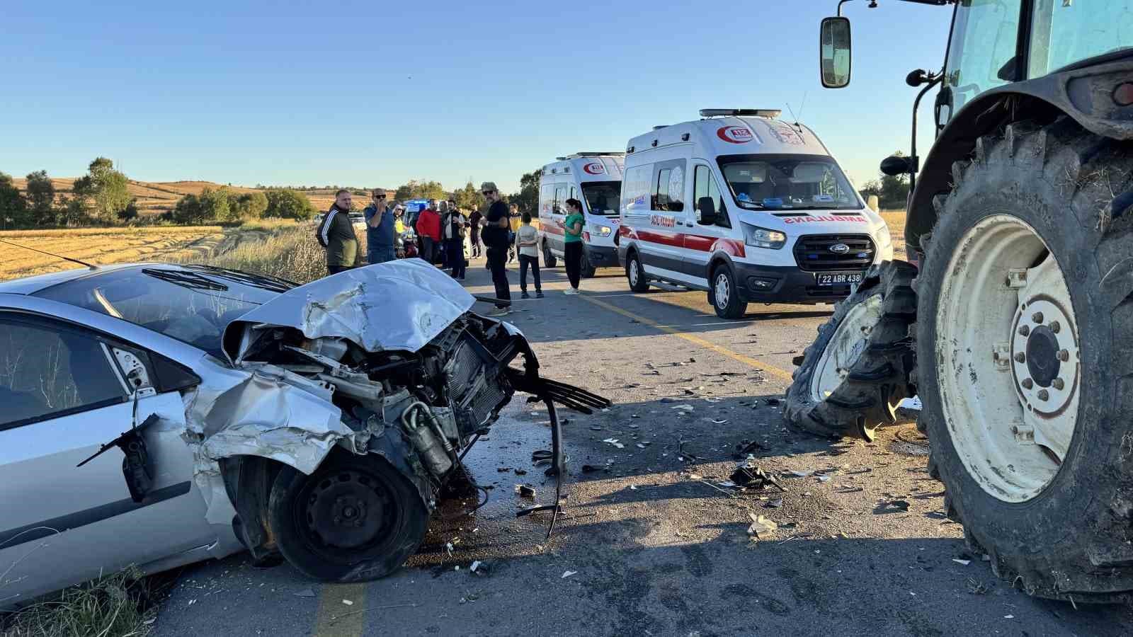 Edirne'de Traktör ve Otomobil Çarpıştı: 1 Yaralı