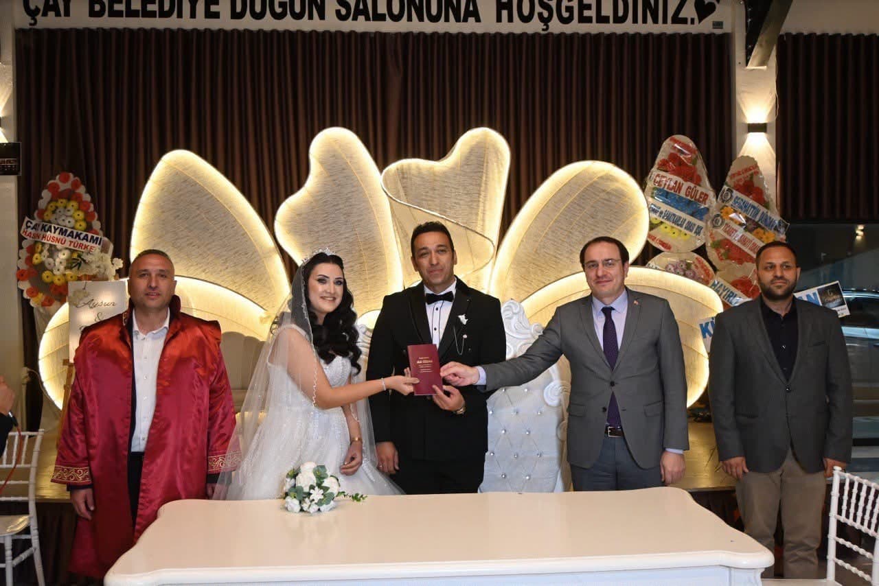 Kaymakam Türker, Mesai Arkadaşlarının Nikah Şahitliğini Yaptı