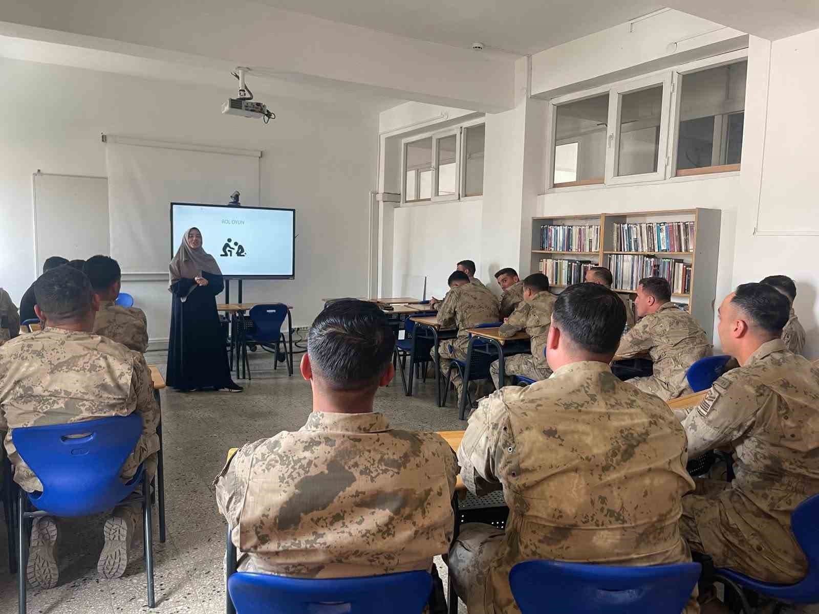 Bayburt'ta Jandarma Personeline Psikolojik İlk Yardım Eğitimi Verildi