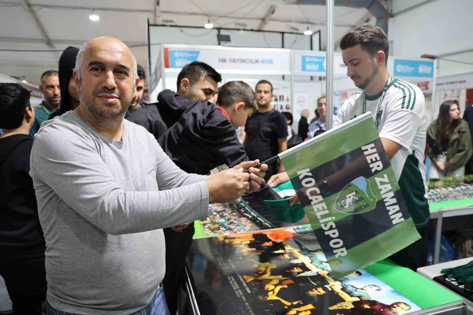 Kocaeli Kitap Fuarı'nda Kocaelispor Standına Yoğun İlgi
