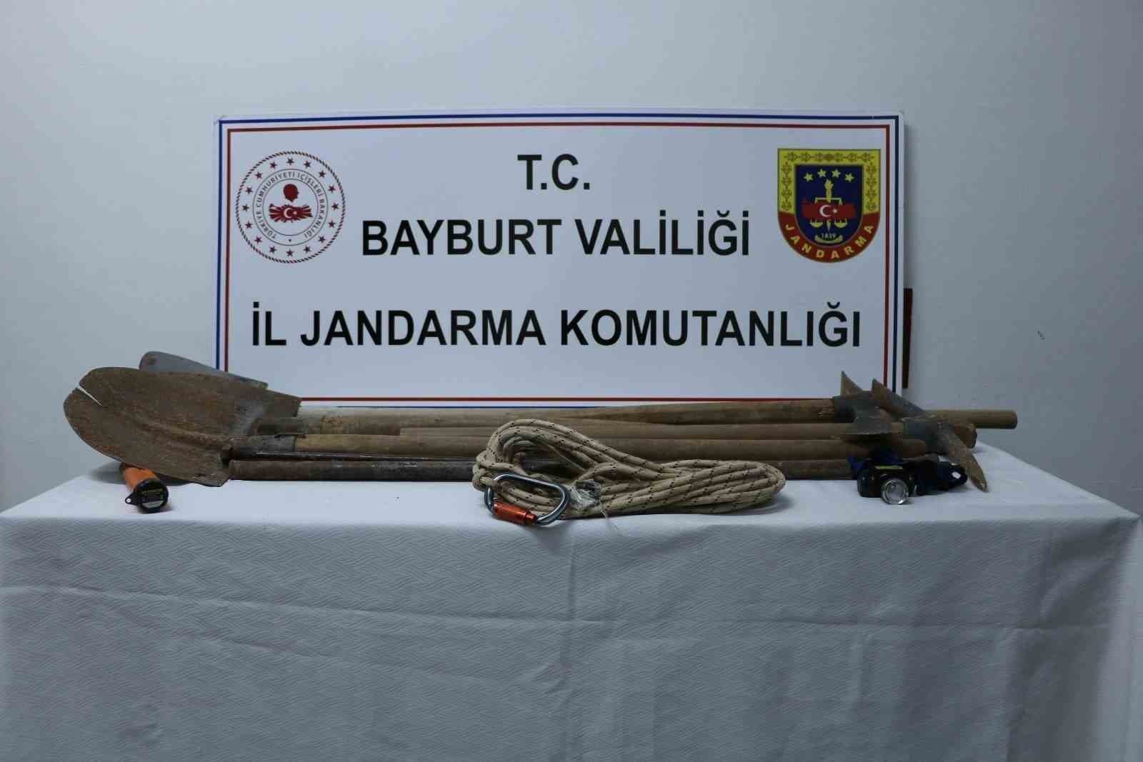 Bayburt'ta Kaçak Kazı Operasyonu: 6 Kişi Yakalandı