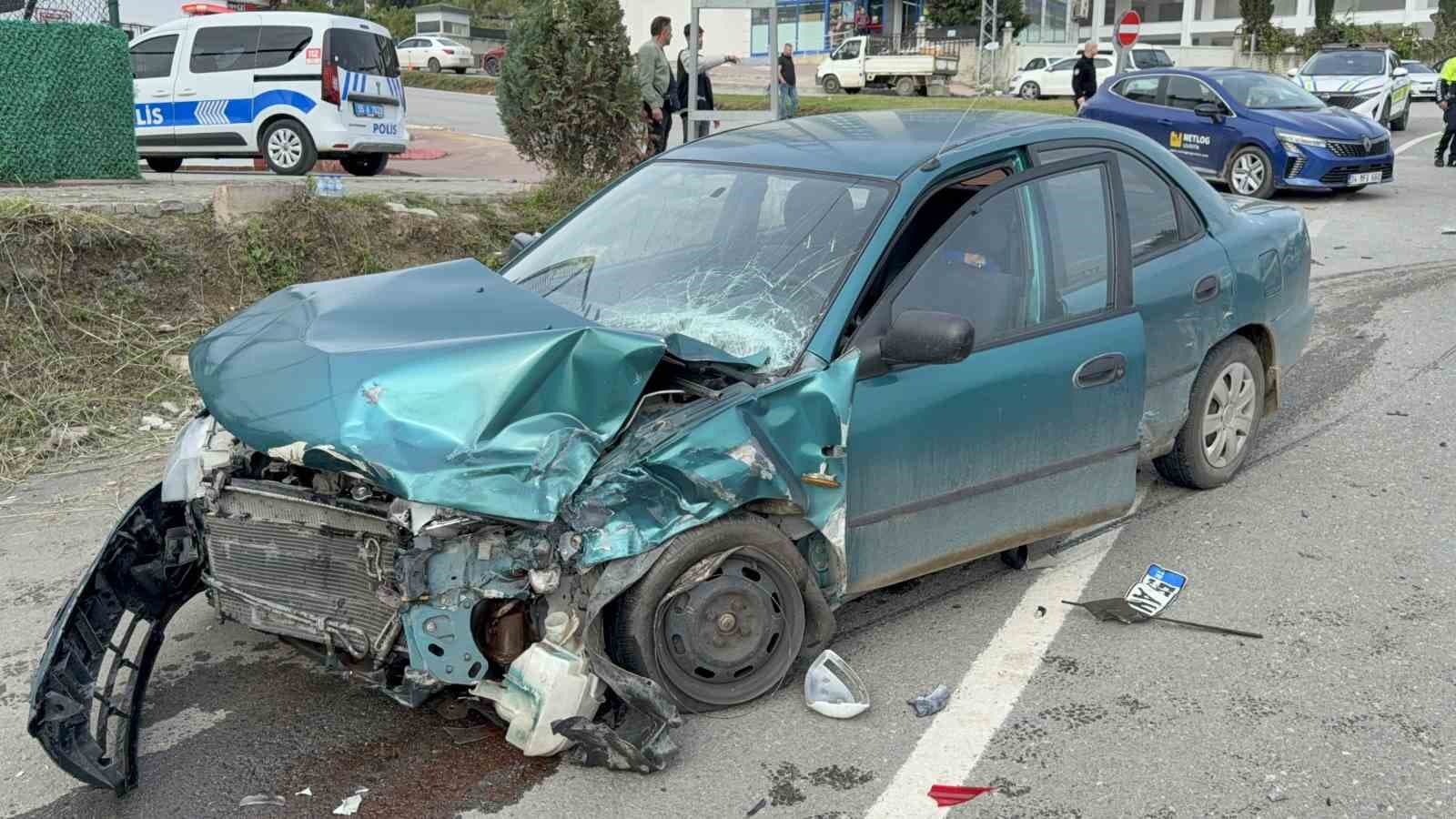 Samsun'da Üç Aracın Karıştığı Zincirleme Kazada 2 Kişi Yaralandı
