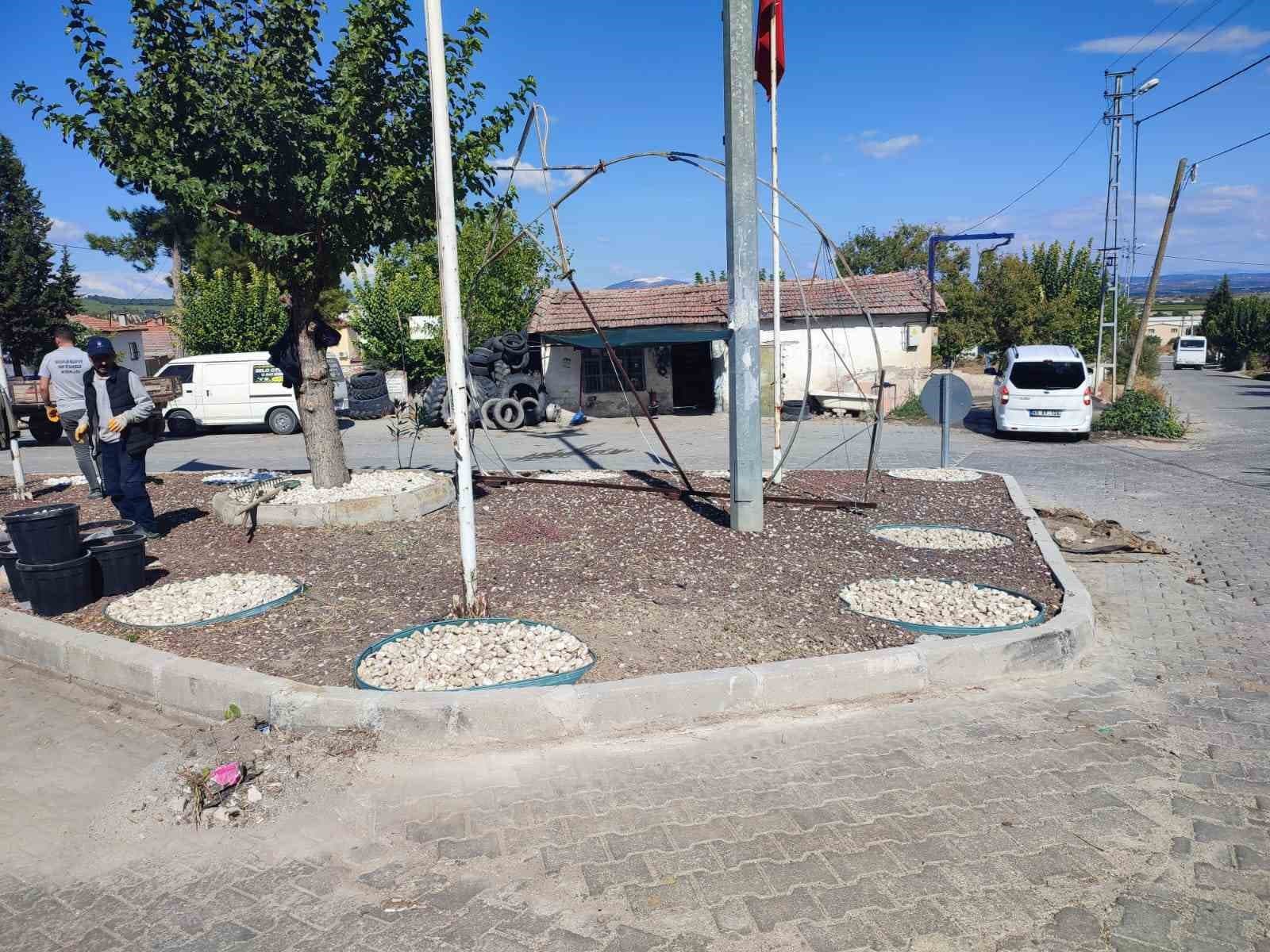 Şehzadeler'in Kırsal Mahallelerinde Meydan Düzenleme Çalışmaları Sürüyor