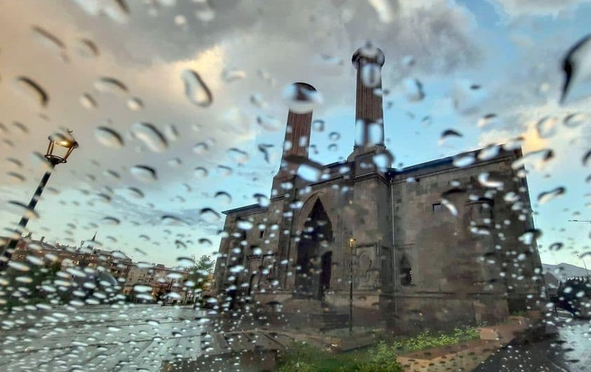 Erzurum'un 8 İlçesi İçin Kuvvetli Yağış Alarmı: Sarı Kod Verildi