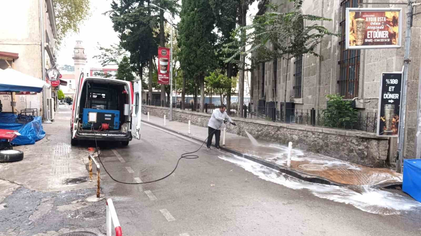 İlkadım'da Hijyen Seferberliği: Mobil Yıkama Araçları Devrede