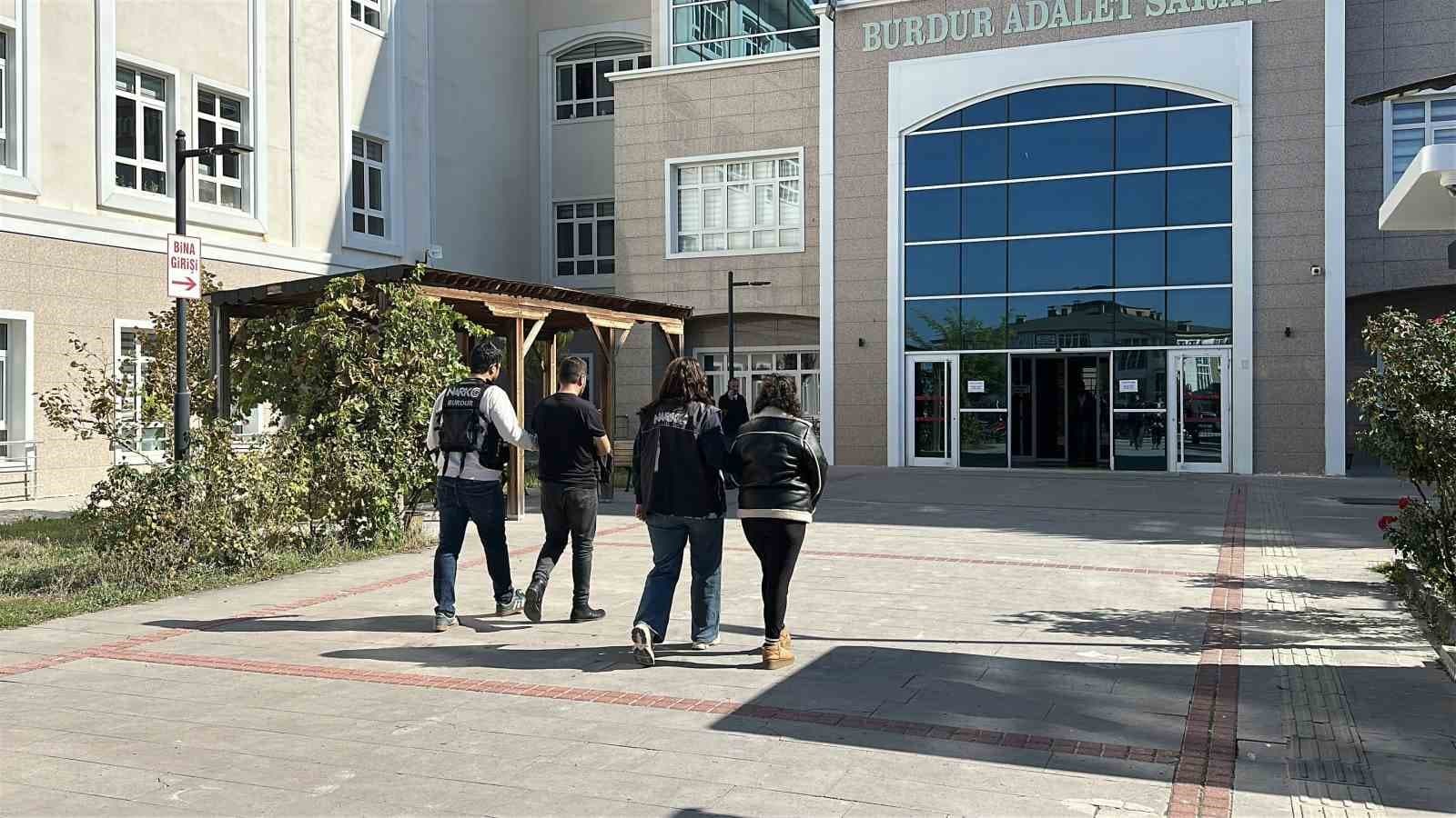 Burdur'da Uyuşturucu Operasyonu: 2 Kişi Yakalandı