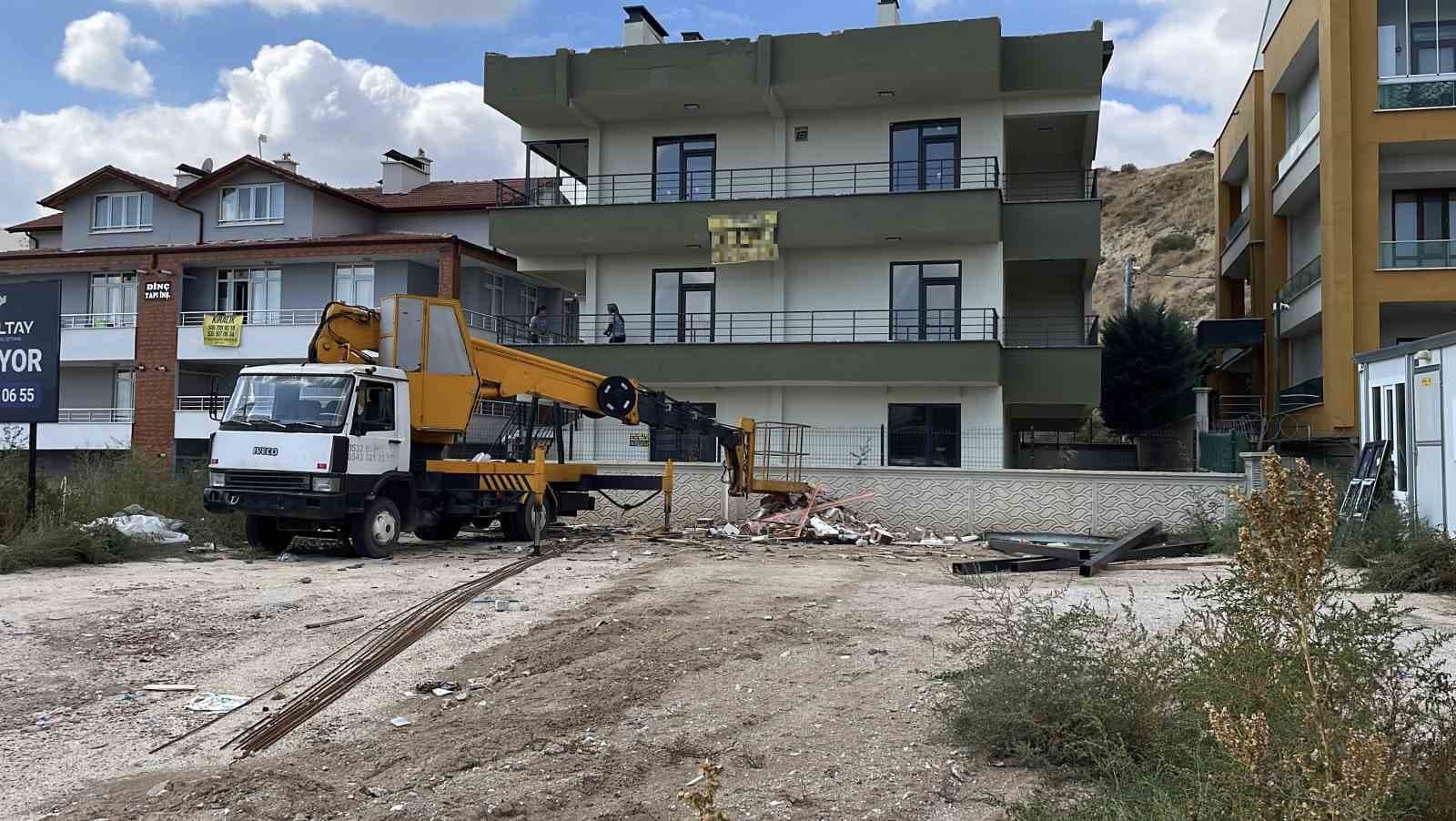 Konya'da Vinçten Düşen Operatör Yaralandı