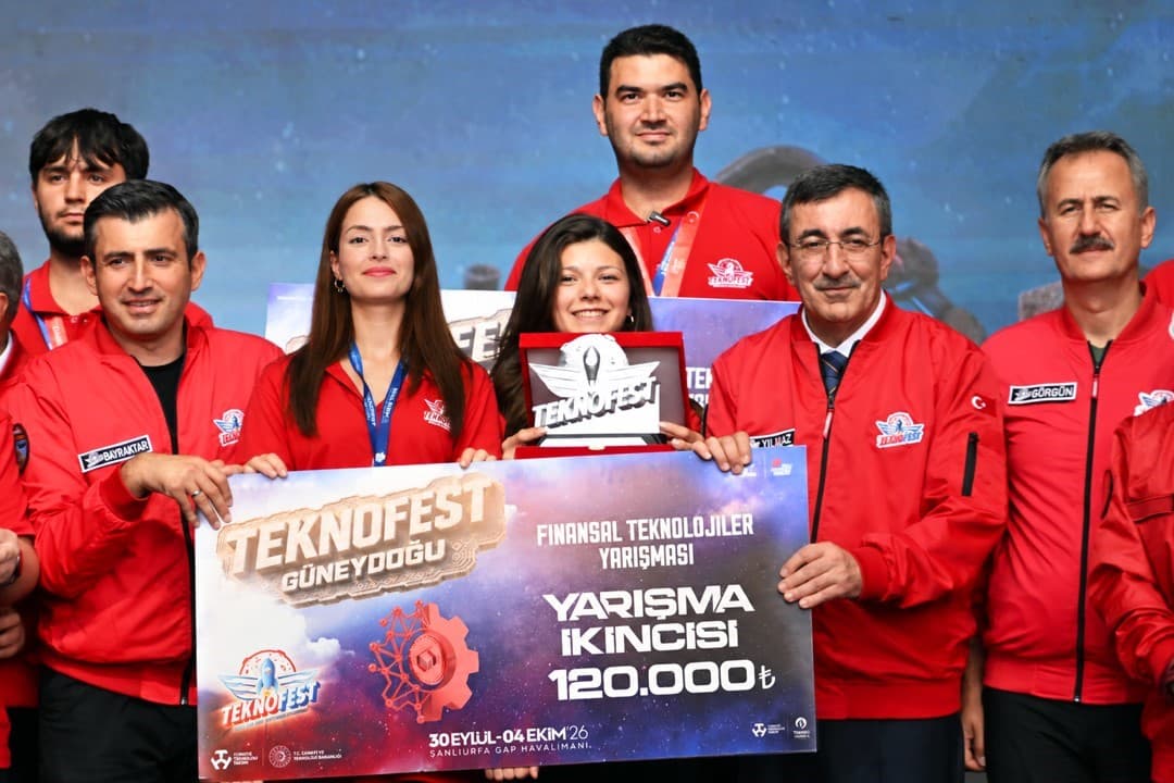 Manisa Celal Bayar Üniversitesi Öğrencilerinden TEKNOFEST'te Türkiye İkinciliği