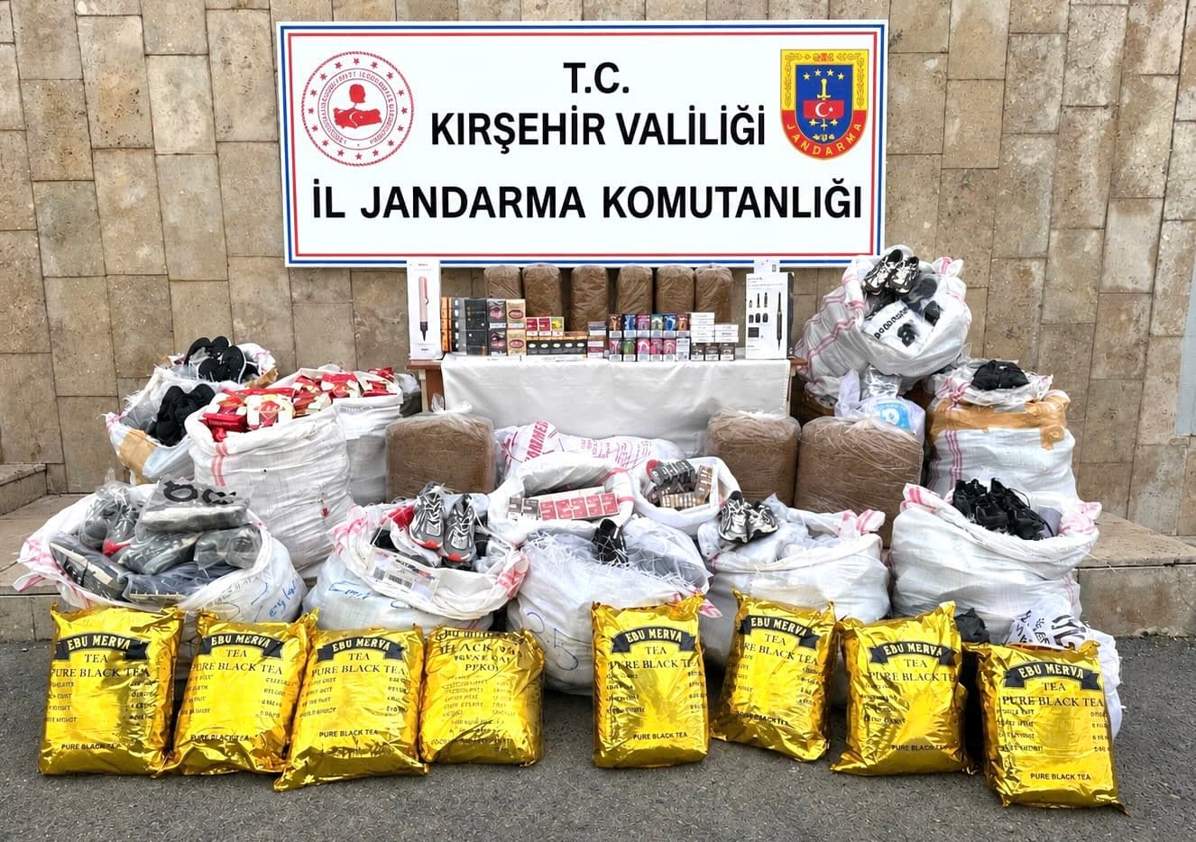 Kırşehir'de Kaçakçılık Operasyonu: 2,8 Milyon Liralık Eşya Yakalandı