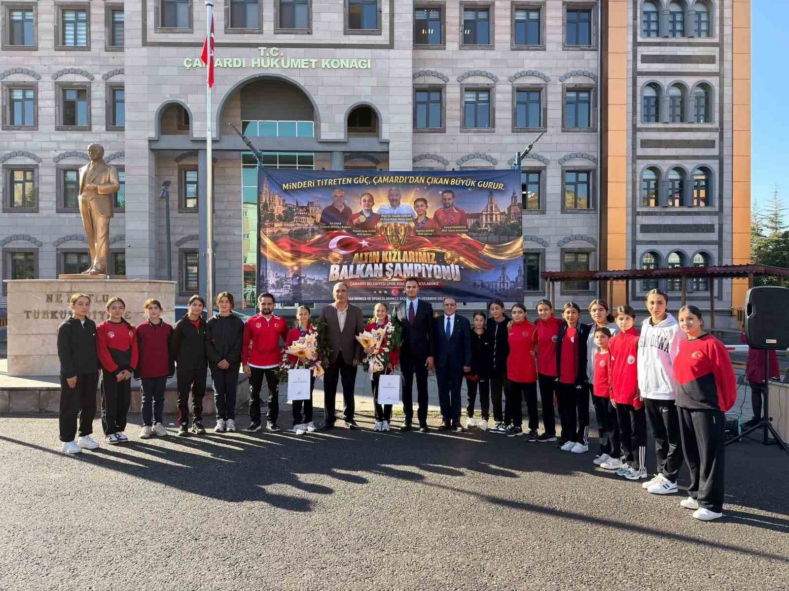 Balkan Şampiyonu Güreşçilere Çamardı'da Görkemli Karşılama
