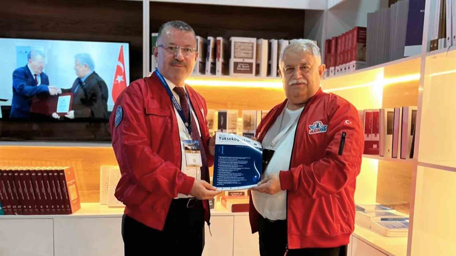 KBÜ Rektörü Prof. Dr. Fatih Kırışık TEKNOFEST'te TÜBA Başkanı Prof. Dr. Muzaffer Şeker ile Bir Araya Geldi