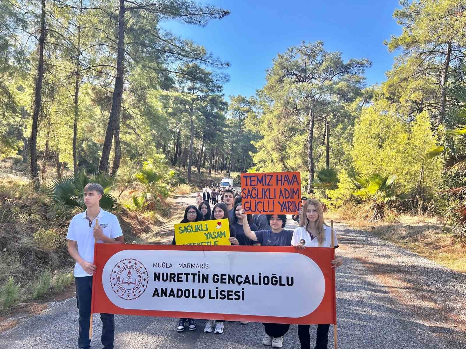 Marmaris'te Sağlıklı Yaşam İçin Öğrenci Yürüyüşü