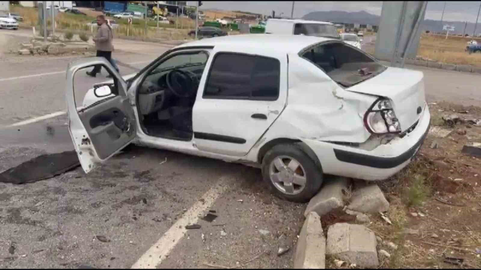 Kahta'da İki Otomobil Çarpıştı: 5 Yaralı
