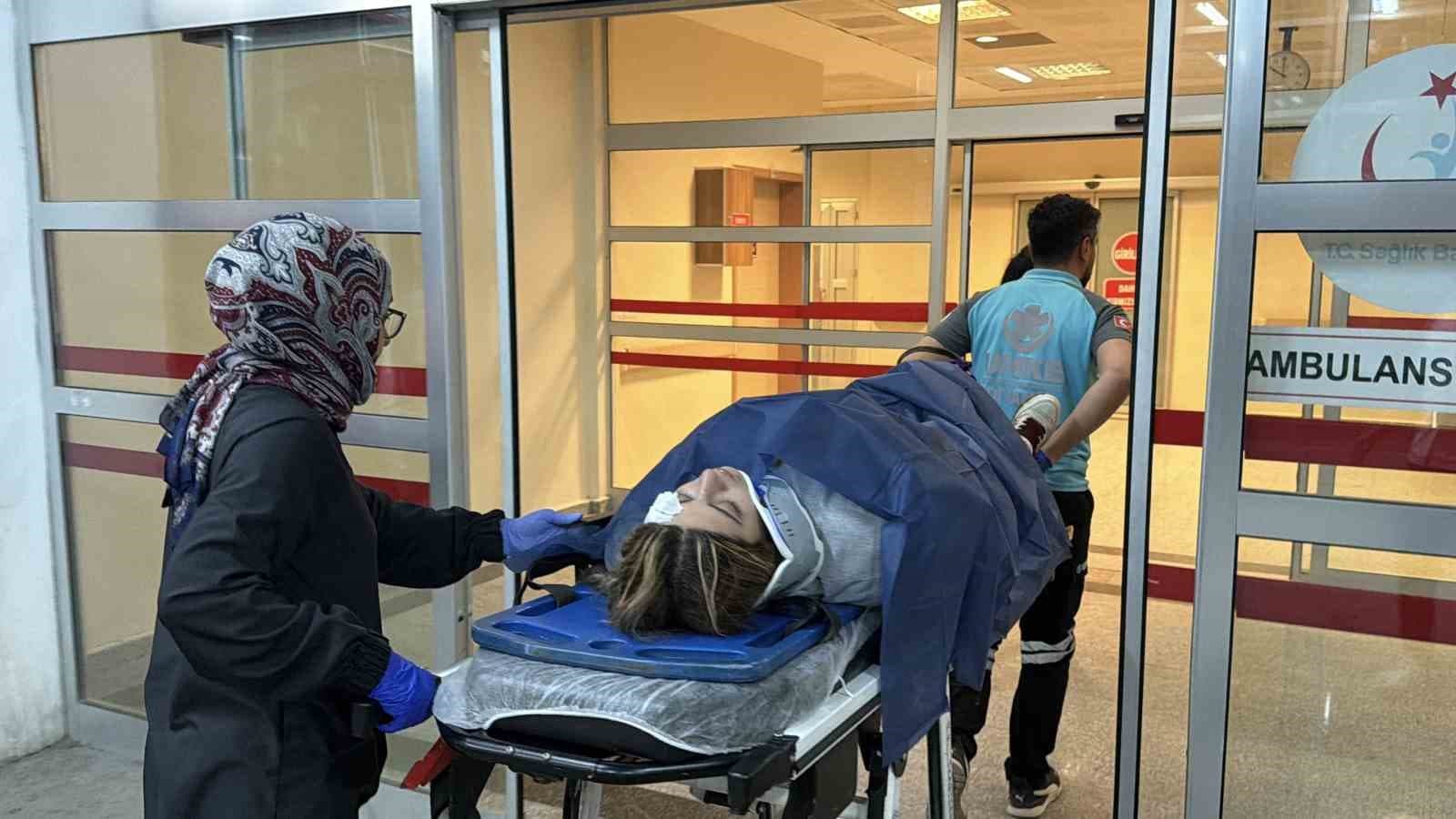 Adıyaman'da Trafik Kazası: 2 Kişi Yaralandı