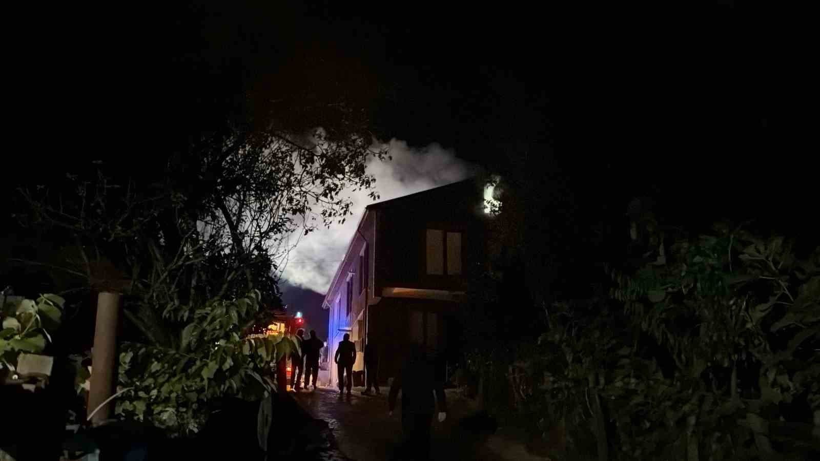 Düzce'de Ahşap Evde Yangın Paniği