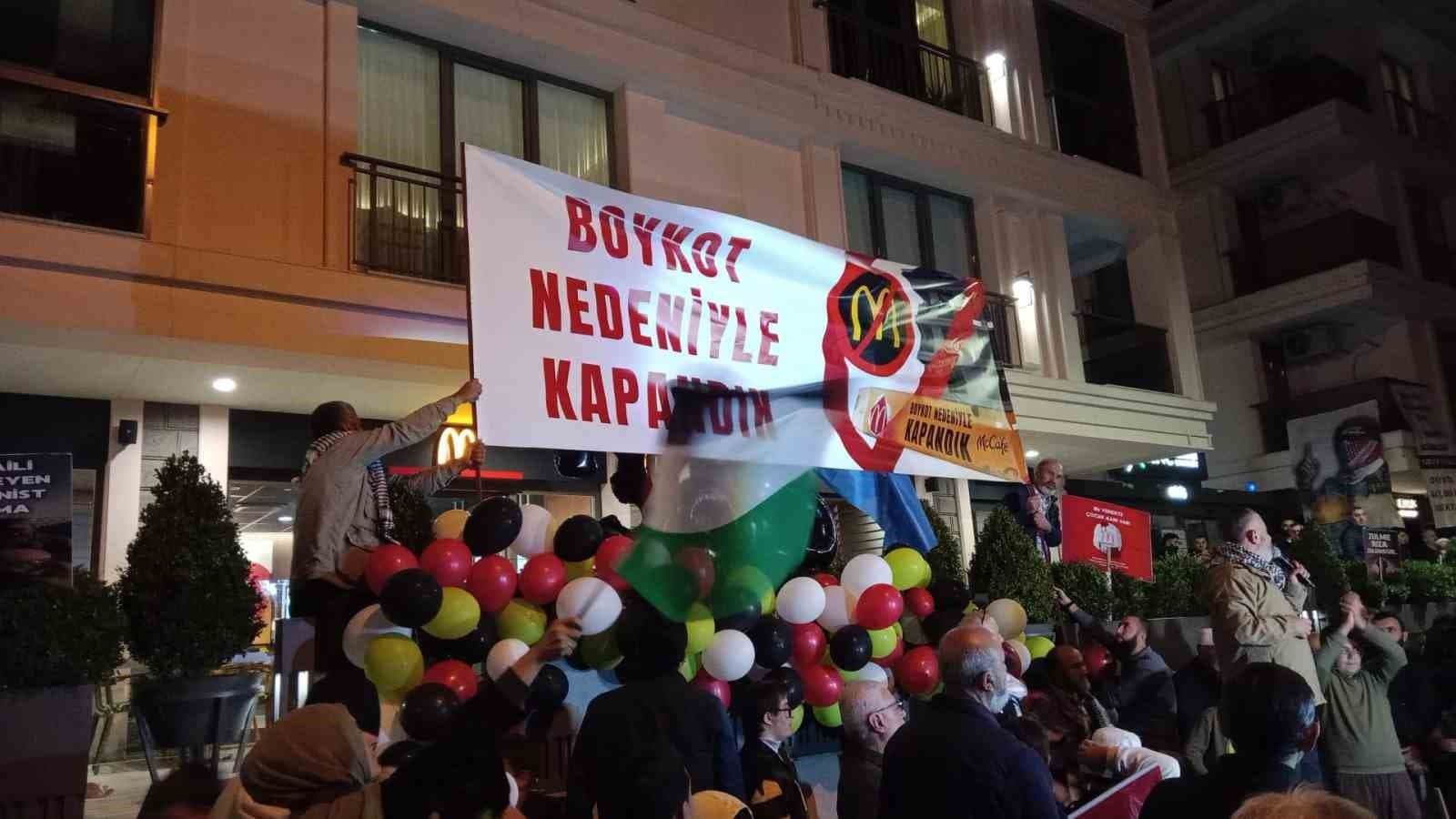 Üsküdar’daki McDonald’s şubesi önündeki protestolar birinci yılında