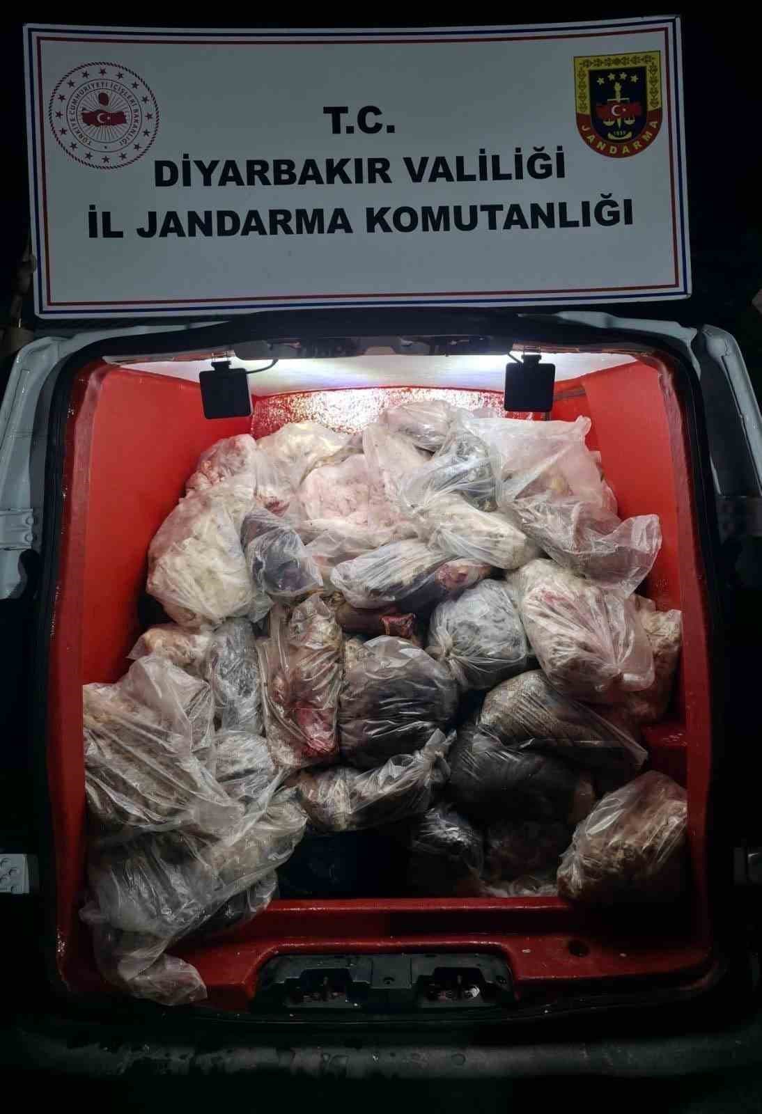 Diyarbakır'da 820 Kilogram Menşei Belirsiz Sakatat ve İç Yağ Yakalandı