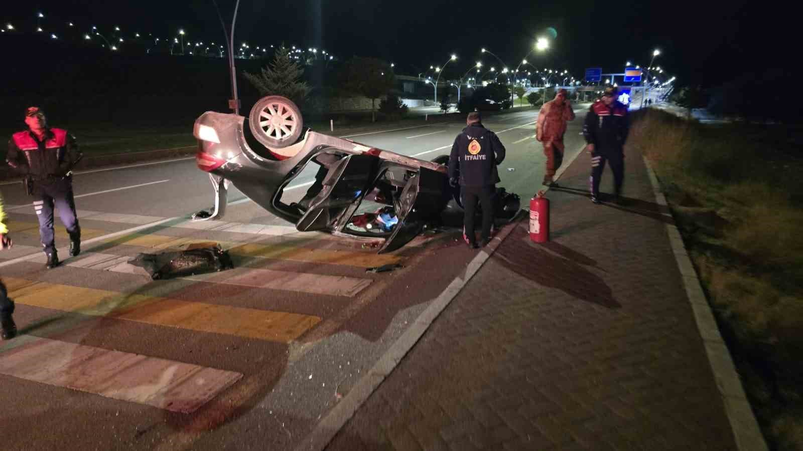 Van'da Otomobil Takla Attı: 2 Yaralı