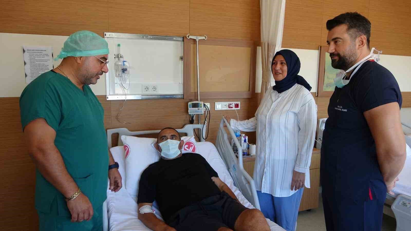 Eşine Böbreğini Veren Kadın, Ameliyat Sonrası Refakatçisi Oldu