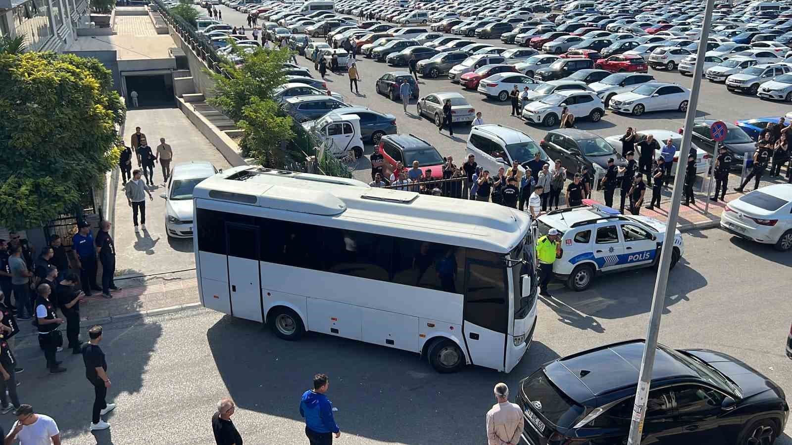 Mersin'deki Yolsuzluk Operasyonunda 34 Kişi Tutuklandı