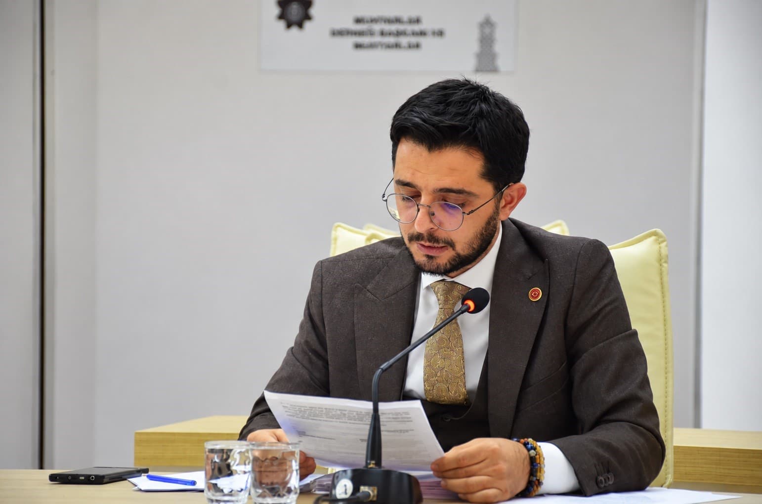 Bilecik Belediye Meclisi'nde Gergin Anlar: AK Parti Sözcüsü'nün Mikrofonu Kapatıldı