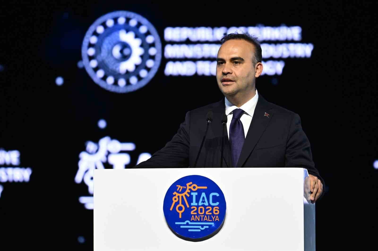 Bakan Kacır Antalya'da Uluslararası Uzay Diplomasisi Yürüttü
