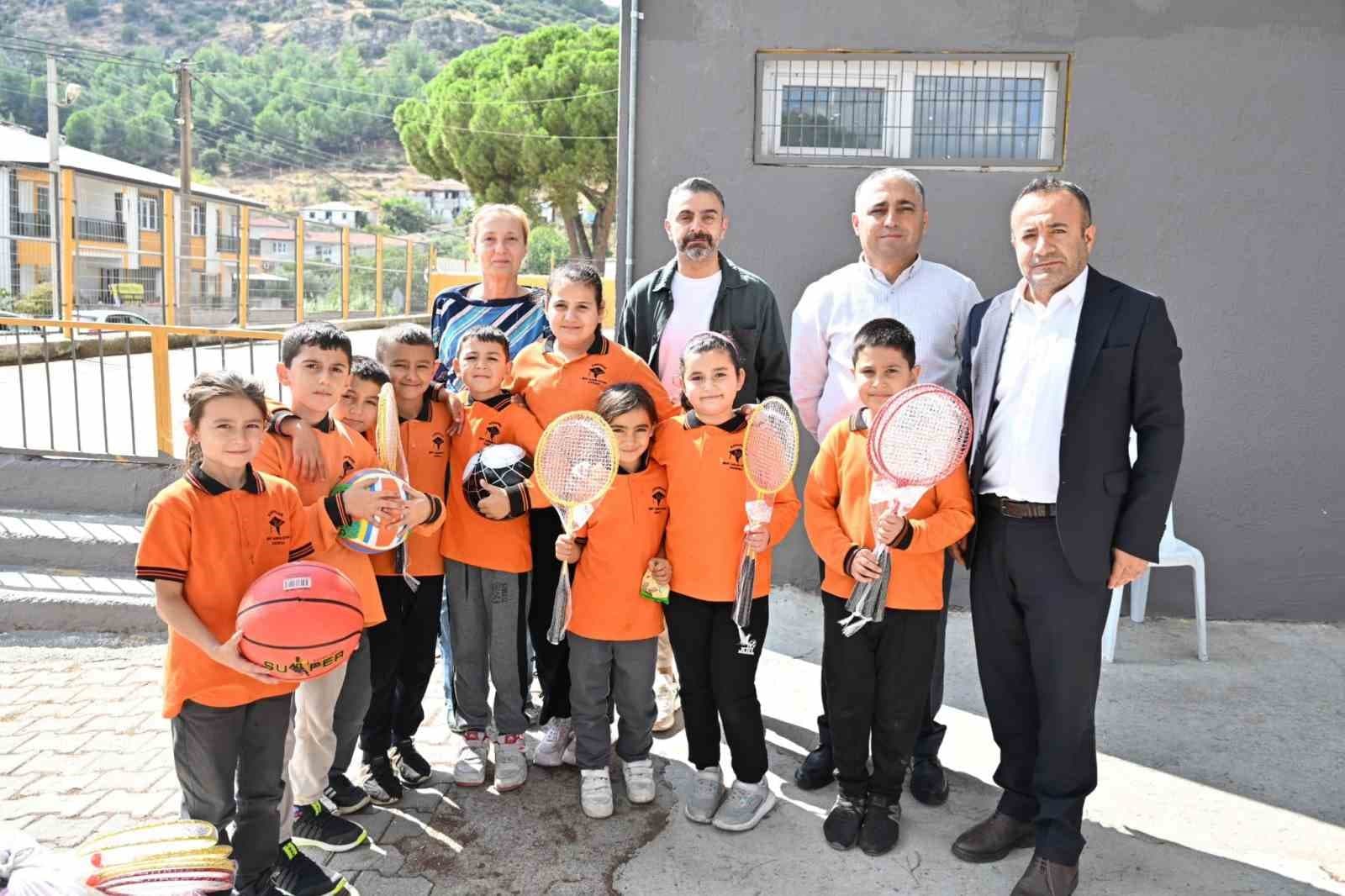 Manisa'da 430 Okula Spor Ekipmanı Desteği