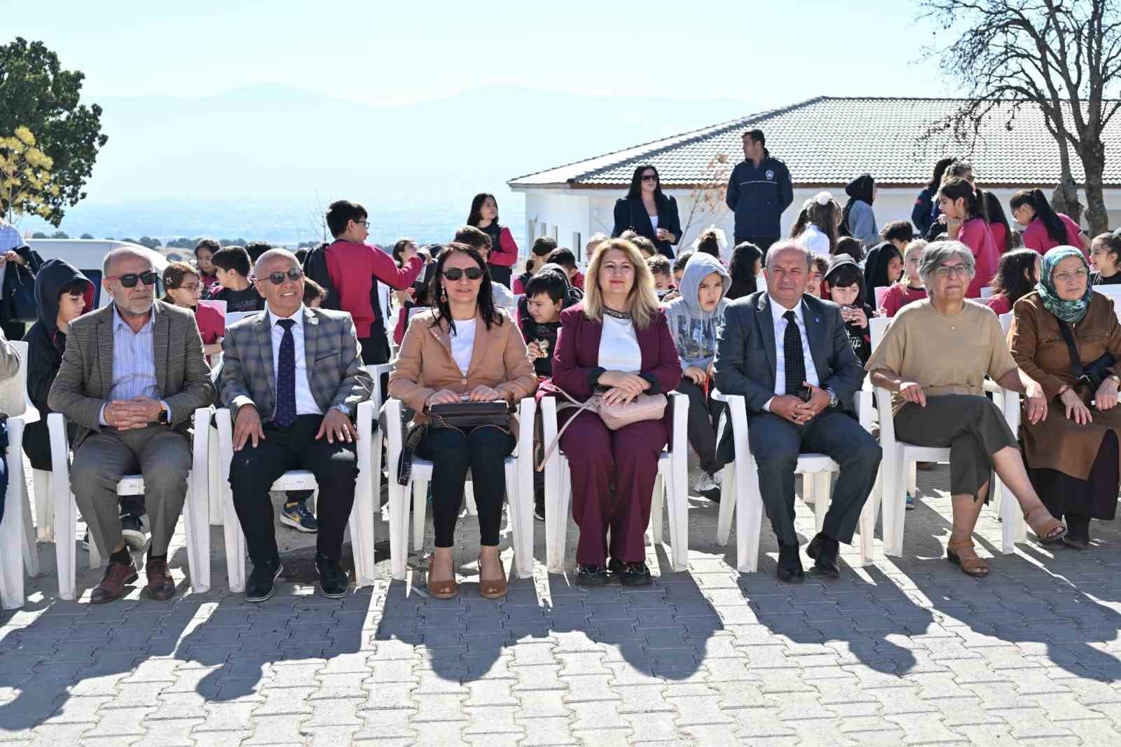 Manisa'da Kuşaklar Hayvan Sevgisinde Buluştu