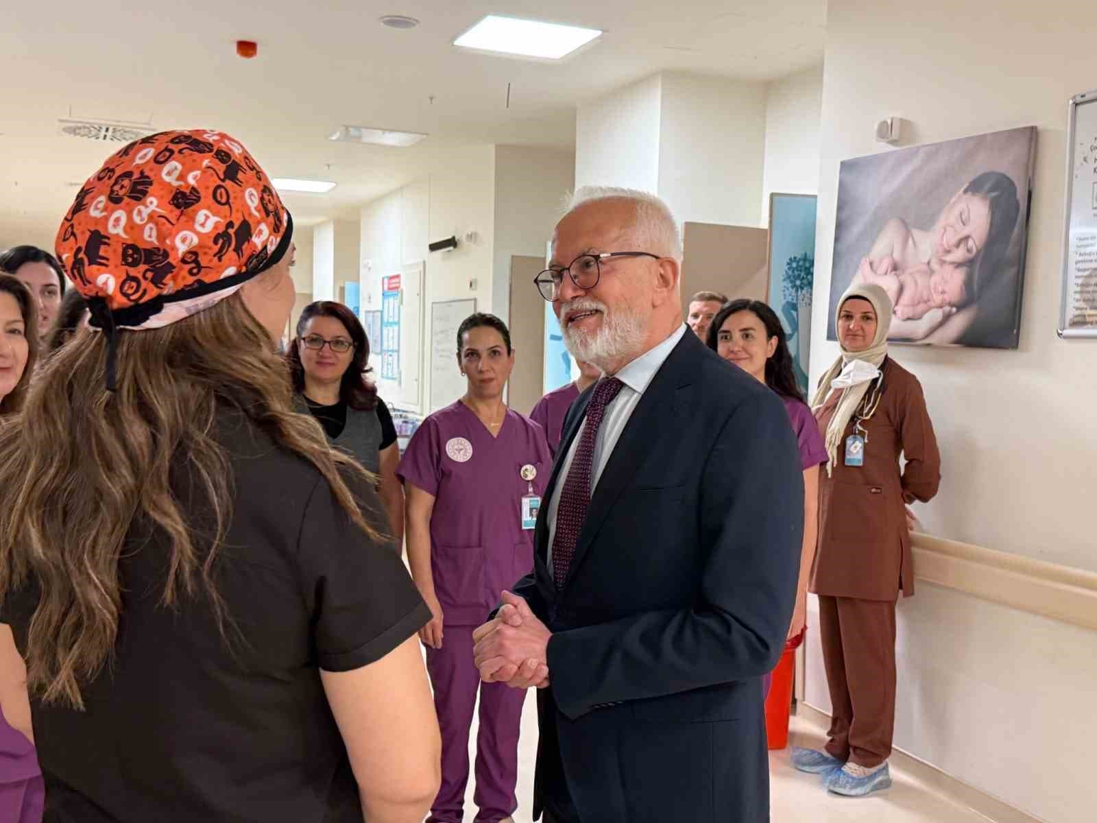 İl Sağlık Müdürü Doç. Dr. Yaşar Bildirici Şehir Hastanesi'ndeki Gebe Okulu ve Ebe Polikliniğini Ziyaret Etti
