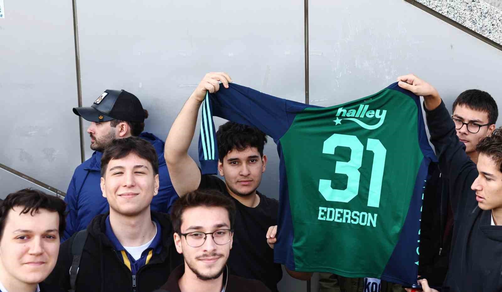 Ederson Moraes, Fenerium'da Taraftarlarıyla Buluştu
