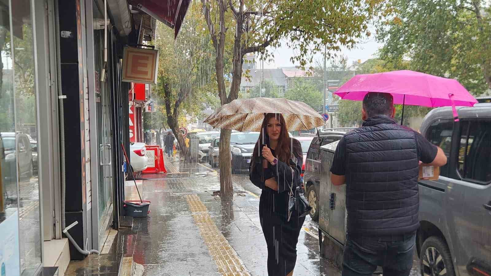 Tunceli'de Şiddetli Sağanak Yağış Etkisini Gösterdi