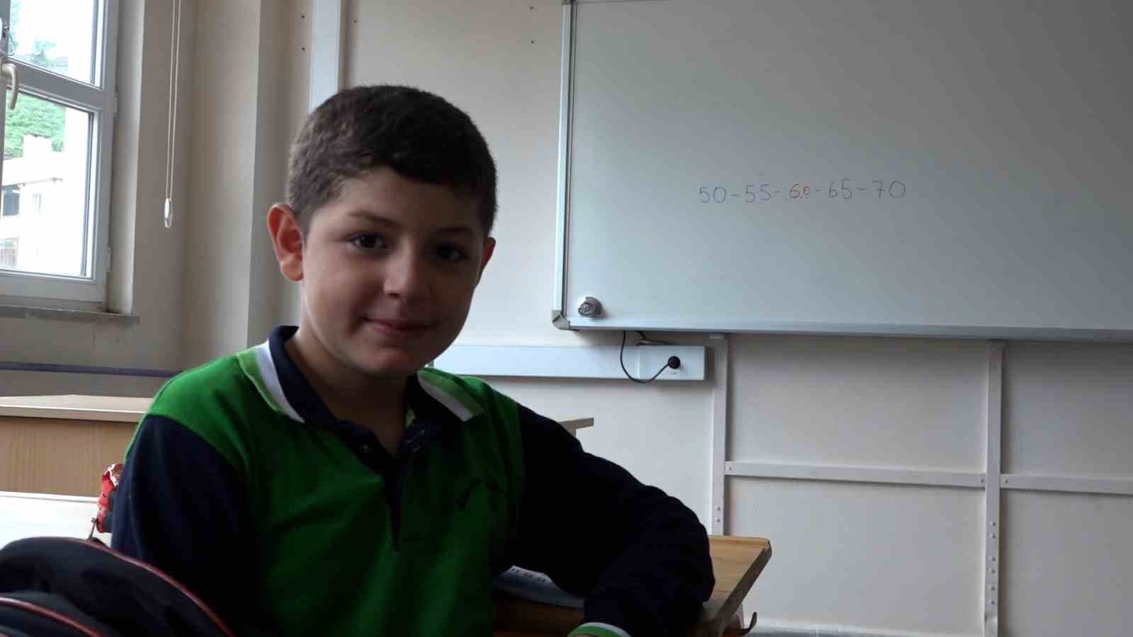 Lösemiyi Yenen Egemen Okul Sıralarına Döndü