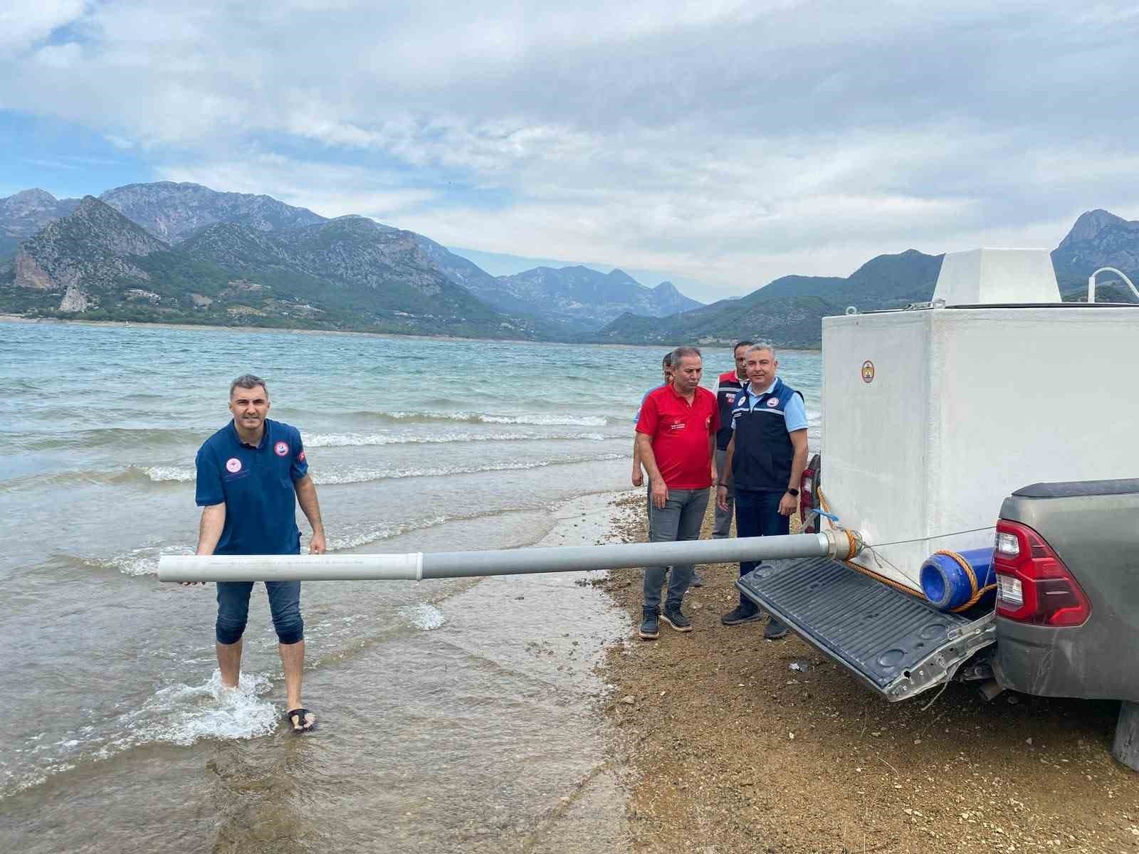 Kozan'daki Baraj ve Göletlere 665 Bin Sazan Yavrusu Salındı