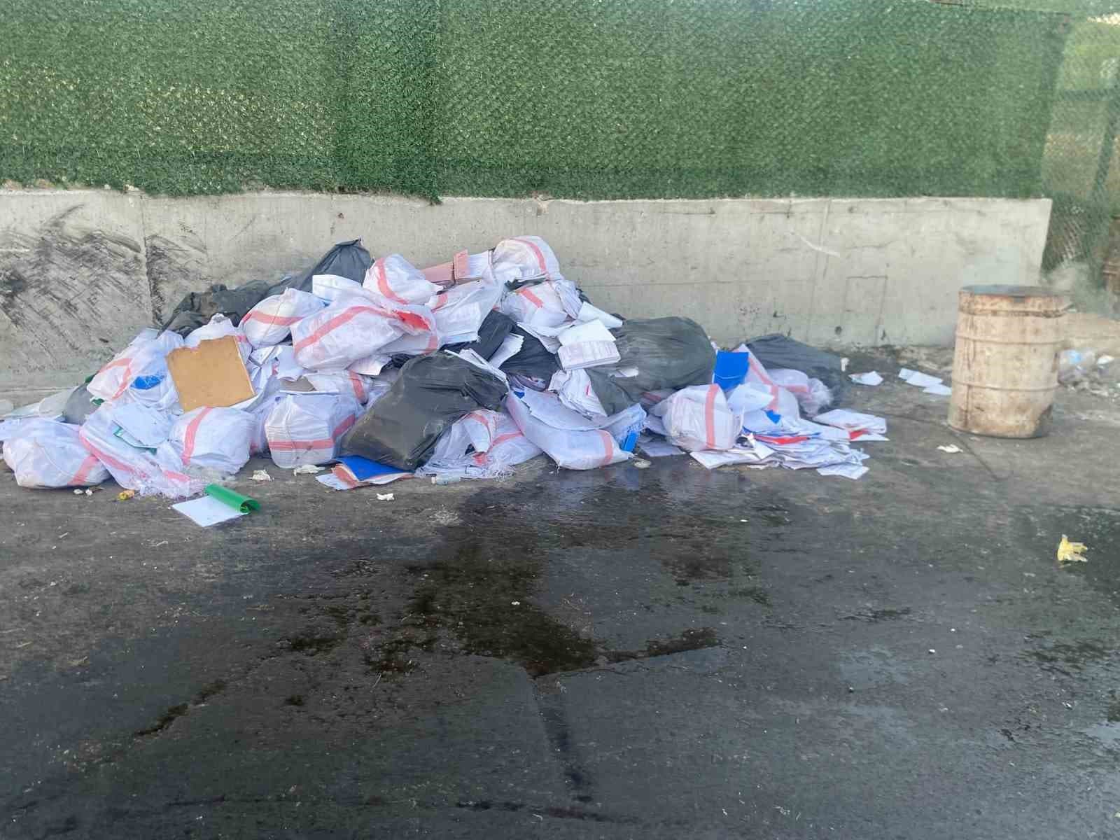Çeşme Belediyesi'ne Yolsuzluk ve Örgüt Operasyonu: 8 Gözaltı