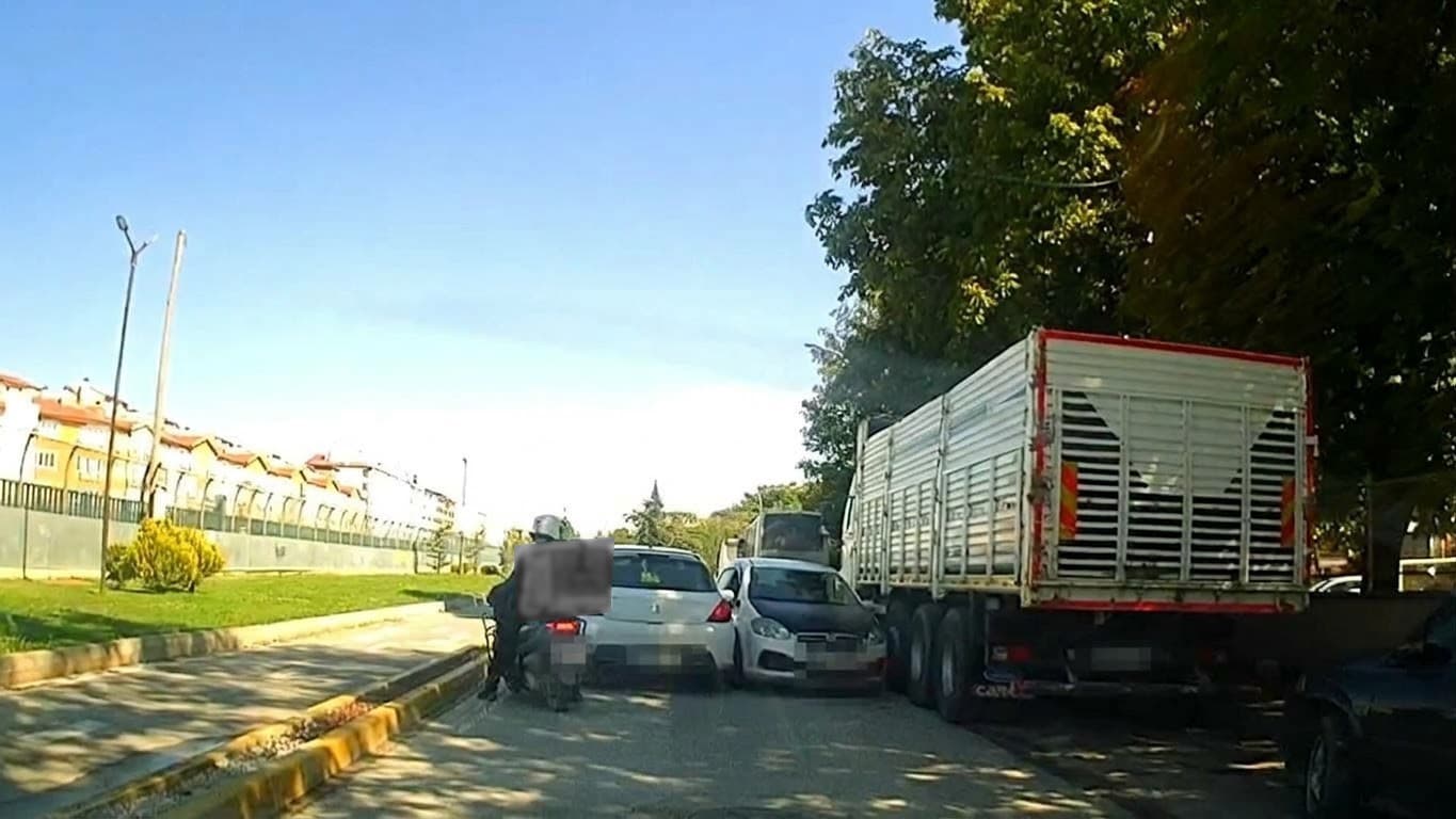 Eskişehir'de Ters Yöne Giren Sürücü Trafiği Tehlikeye Attı