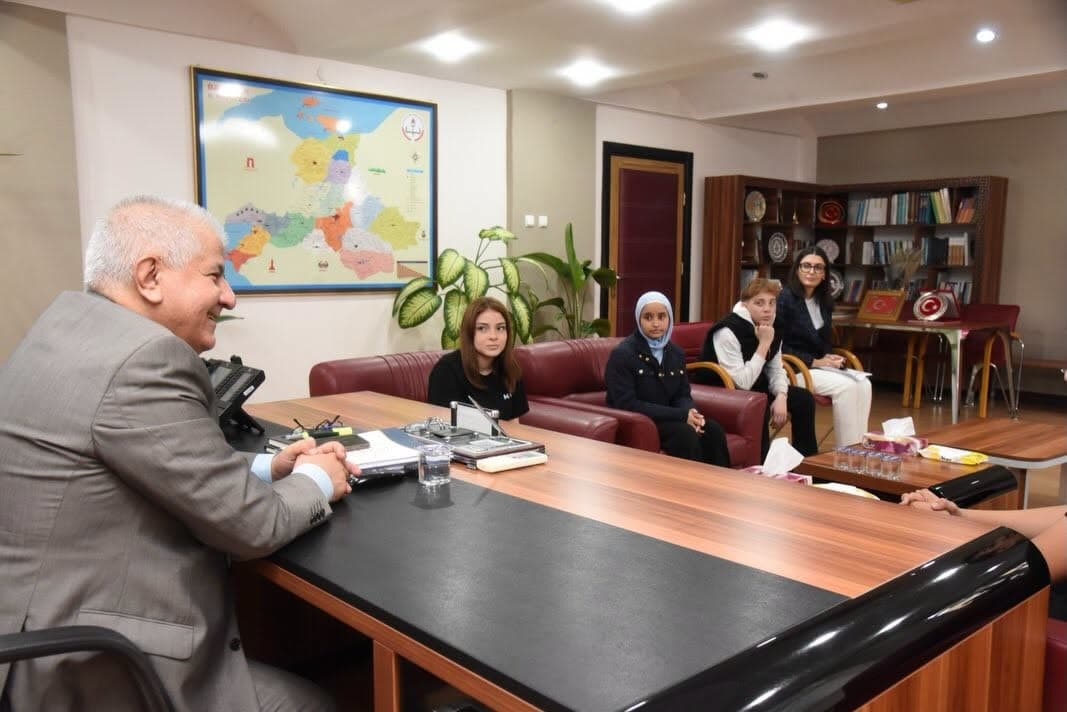 Balıkesir İl Millî Eğitim Müdürü'nden Filistinli Öğrencilere Yakın İlgi