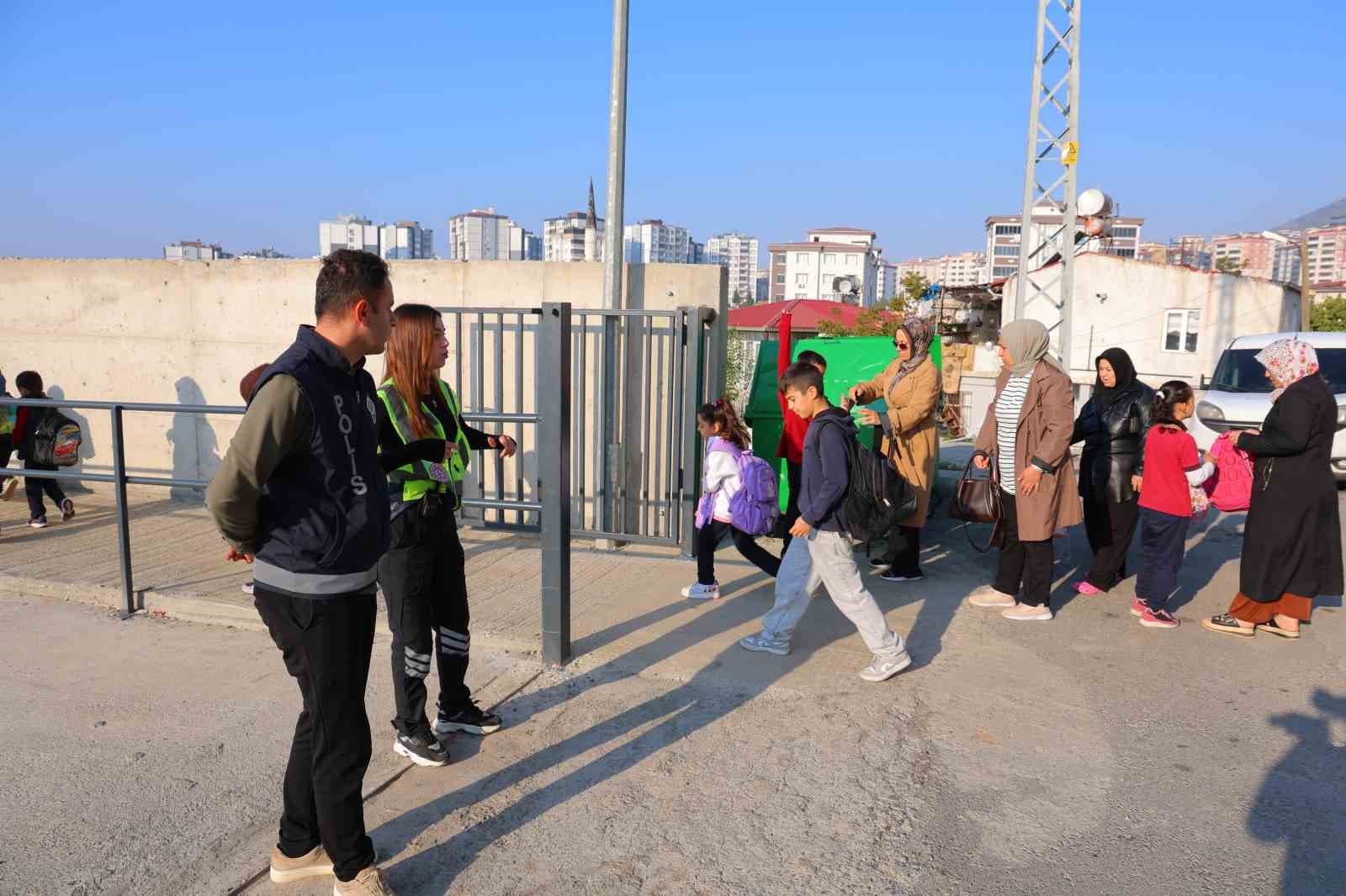 Kahramanmaraş'ta Okullarda Güvenlik Önlemleri Artırıldı: Polisler Göreve Başladı