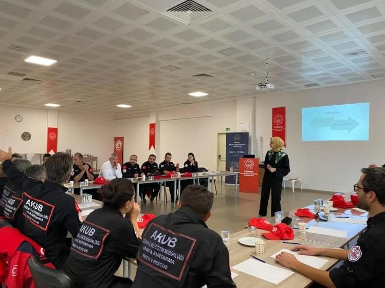 AKUB Gönüllüleri Psikolojik İlk Yardım Eğitimi Aldı