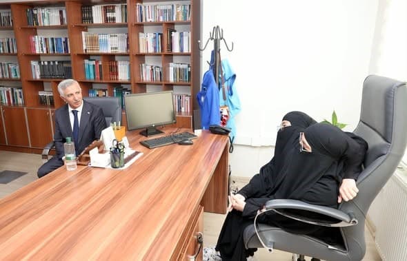 Siyam İkizleri Ayşe ve Sema'nın Azmi Topluma Örnek Oluyor