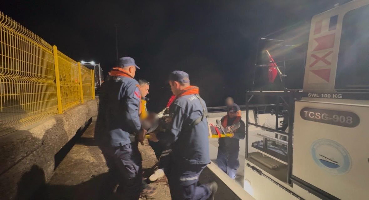 Bozcaada'da Yaralanan Vatandaş Sahil Güvenlik ile Tahliye Edildi