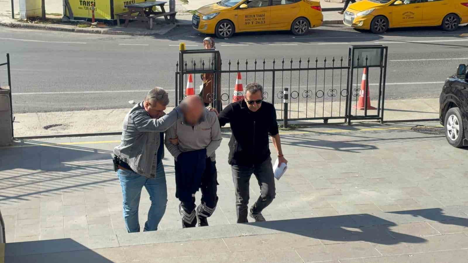 Kuyumcu Soymaya Çalışan Özel Güvenlik Görevlisinin Silahı Oyuncak Çıktı
