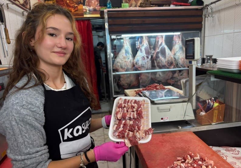 Kütahya'da Genç Kasabın Başarısı Dikkat Çekiyor