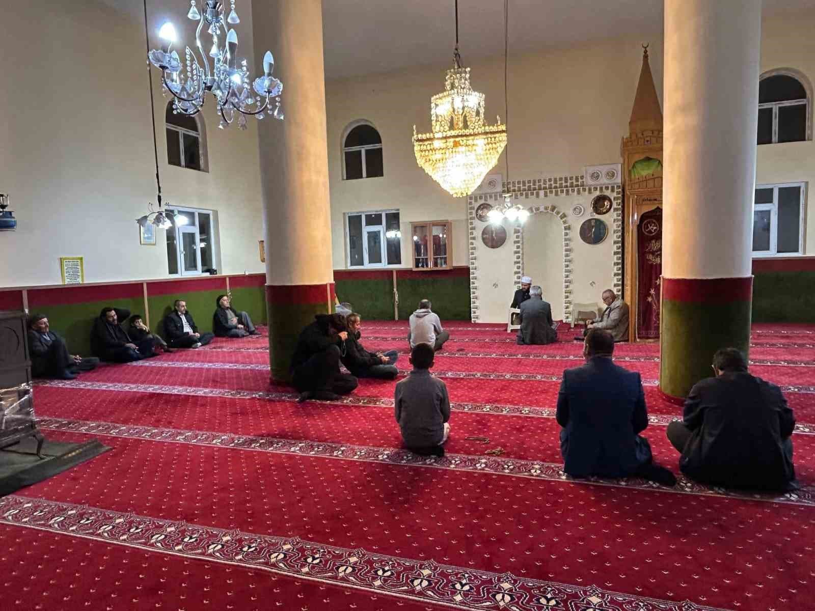 Van Özalp'te Sabah Namazı Buluşması Gerçekleştirildi