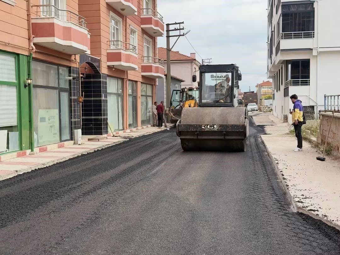 Alaca'da Yol Yenileme Çalışmaları Devam Ediyor