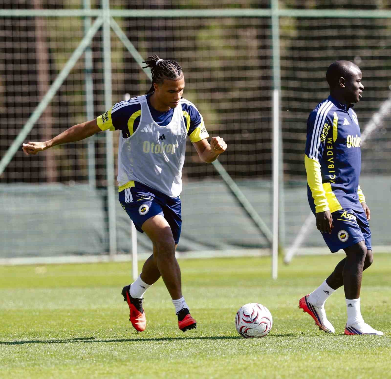 Fenerbahçe, Çaykur Rizespor Karşılaşması İçin Hazırlıklarını Sürdürüyor