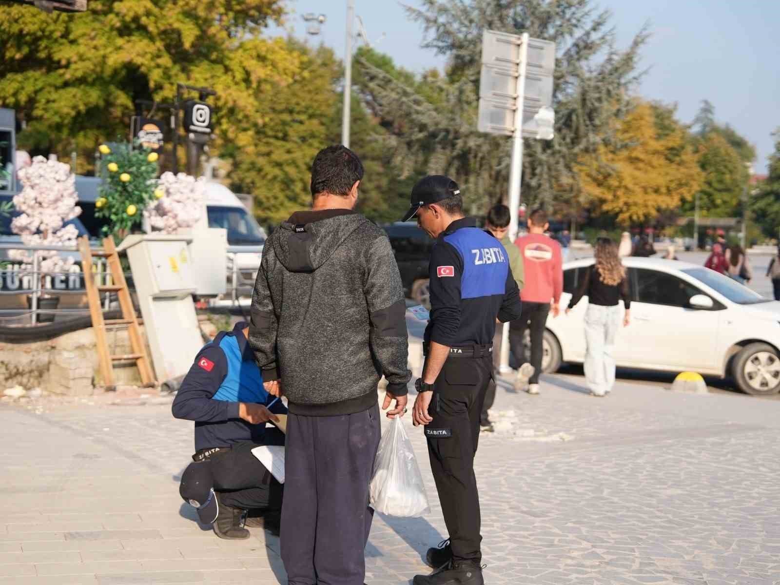 Düzce'de Yere Sigara İzmariti Atanlara Para Cezası