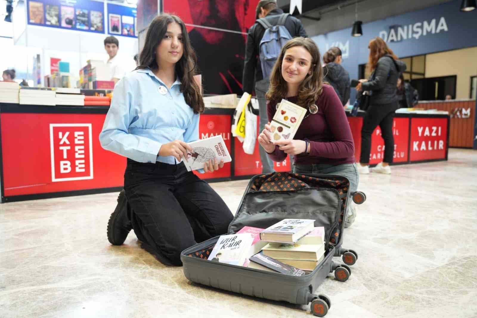 Kocaeli Kitap Fuarı'nda Kitap Taşıma Telaşı