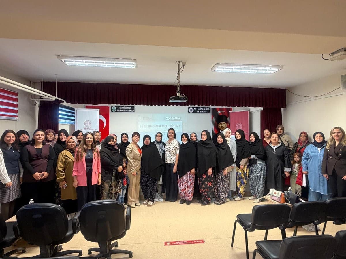Velilere Çocuklarda Benlik Saygısını Geliştirme Semineri Verildi