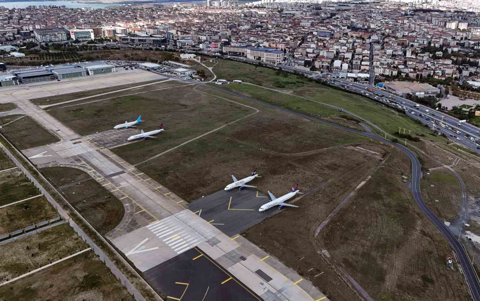 İflas Eden Onur Air'in Uçakları Atatürk Havalimanı'nda Terk Edildi