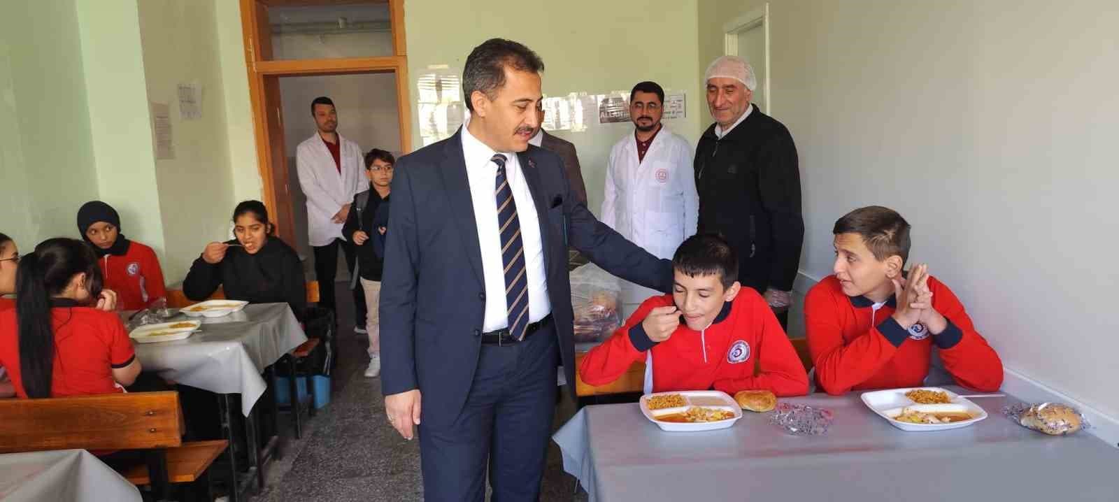 Bolvadin İlçe Milli Eğitim Müdürü Keleş, Taşımalı Eğitim Gören Öğrencilerle Buluştu